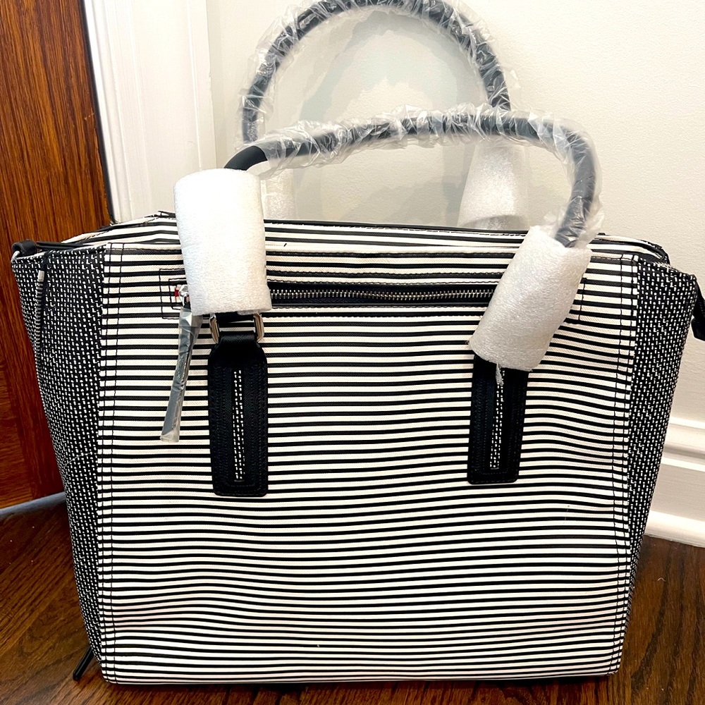 Brand New Stella & Dot purse with Strap for crossbody/over shoulder fit